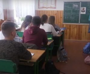 На вчителів грошей немає: педагогів пропонують замінити, що чекає дітей у школах