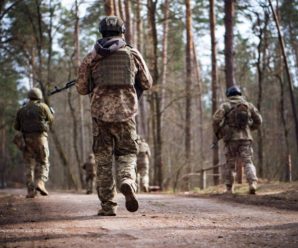 Кожен знає свою роль.