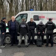СБУ та Нацполіція блокували на Закарпатті ухилянтську схему: чоловіків доставляли до кордону на інкасаторських машинах