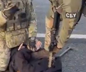 Служба безпеки «по гарячих слідах» затримала російських агентів, які підірвали авто неподалік від однієї з будівель СБУ 11 лютого цього року