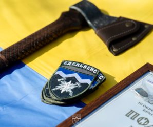 Після БЗВП військовослужбовці 10 окремої гірсько-штурмової бригади “Едельвейс” отримують нарукавний шеврон бригади
