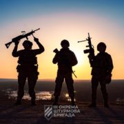 Там, де падають промені сонця, — впаде і ворог.