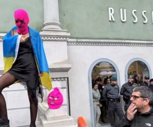 Активістки Pussy Riot і Femen провели акцію біля російського павільйону на Венеційській бієнале